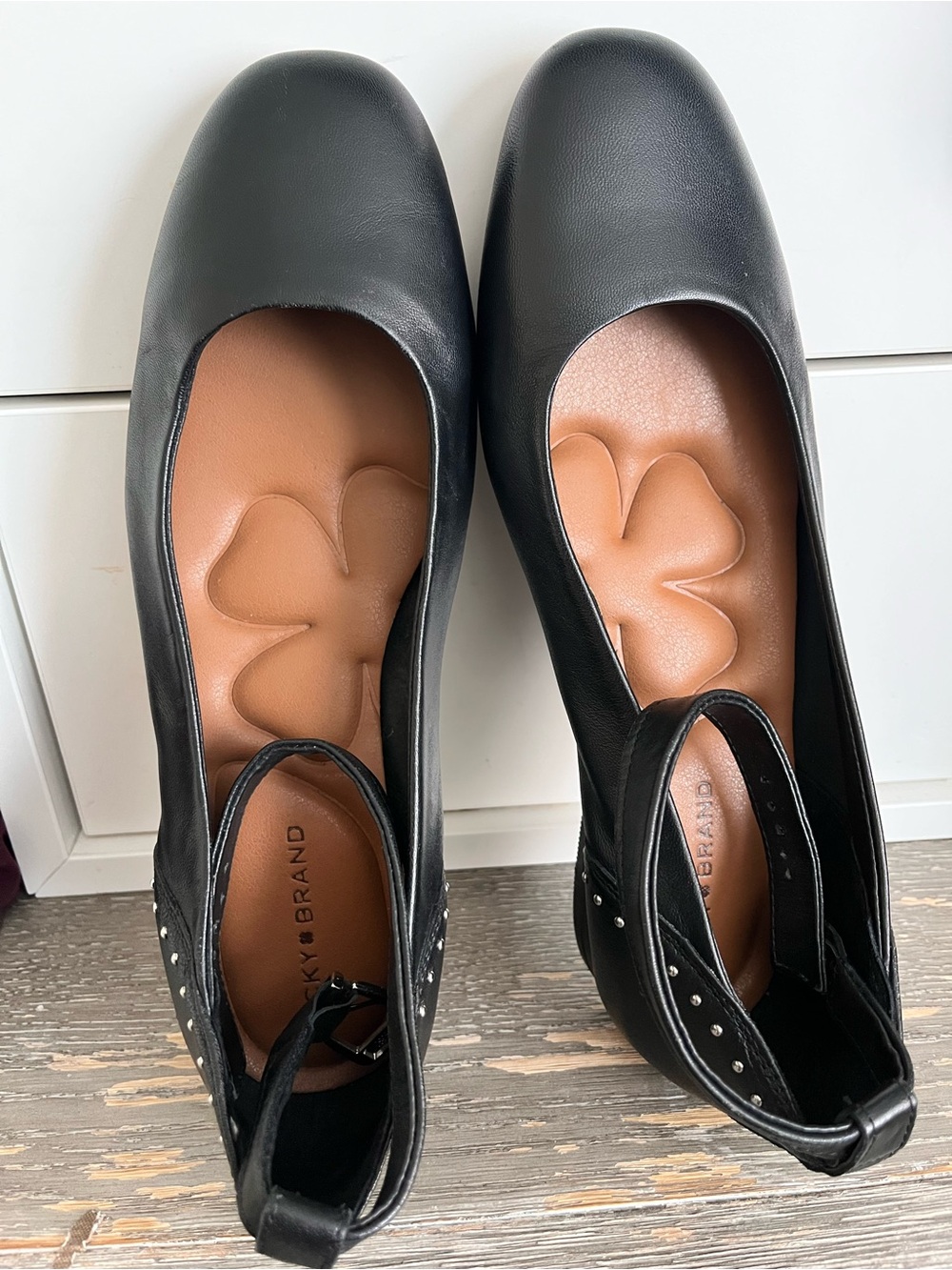 Lucky Brand Black Leather  Flats with Tan Cushioned Insoles